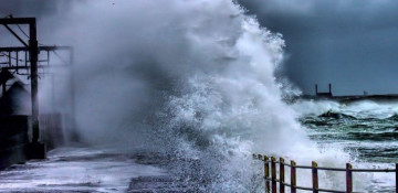 SOCAR: 150 oilmen to be evacuated from sea due to weather condition