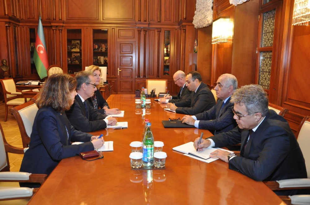 Prime Minister Ali Asadov meets with EBRD delegation