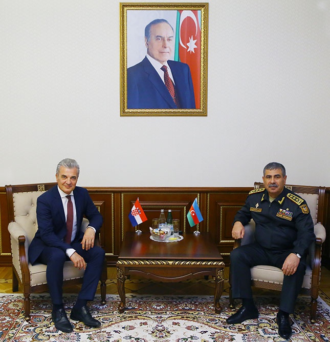 Azerbaijani defense minister meets Croatian ambassador 