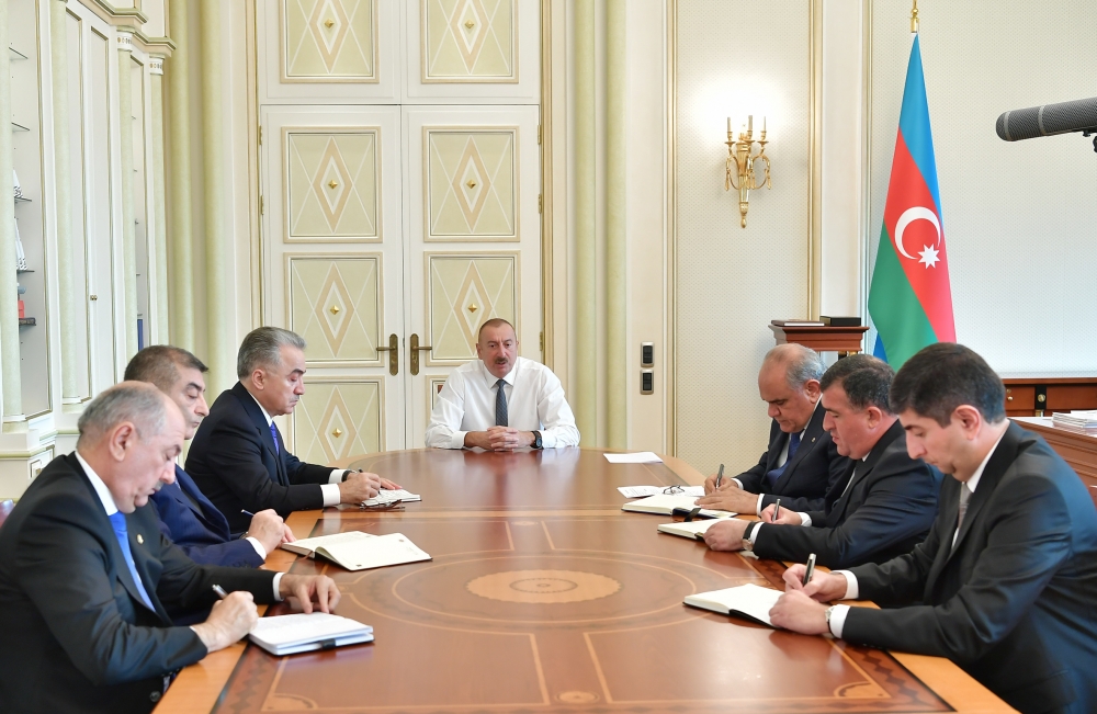 President Ilham Aliyev receives newly appointed heads of executive authorities of several districts 