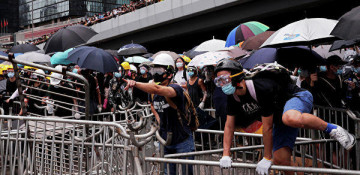 Pro-China protesters to rally amid Hong Kong chaos