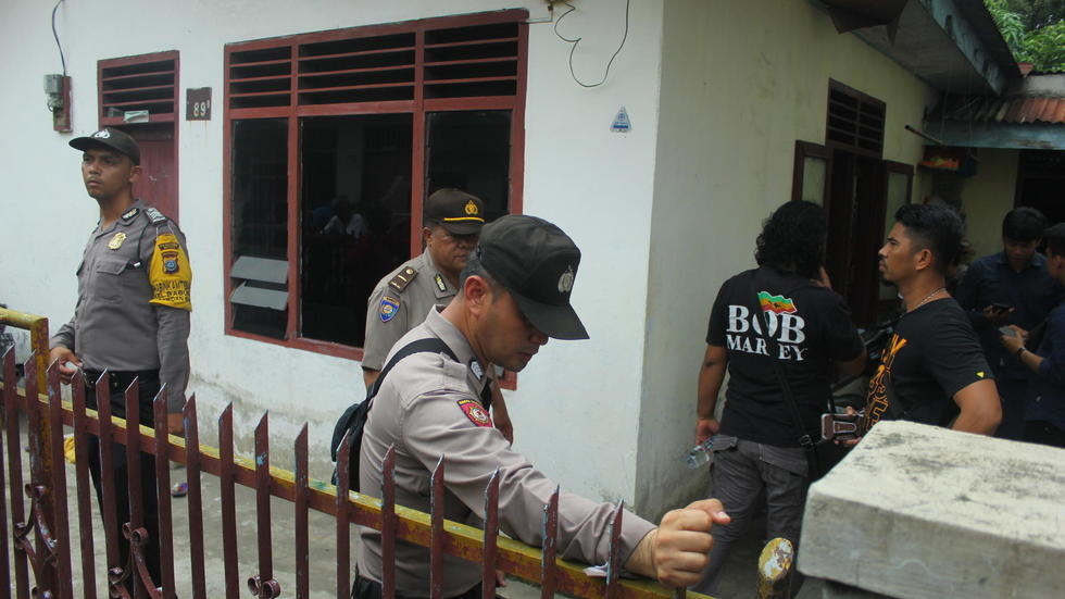 Indonesia arrests dozens after IS-linked suicide bombing