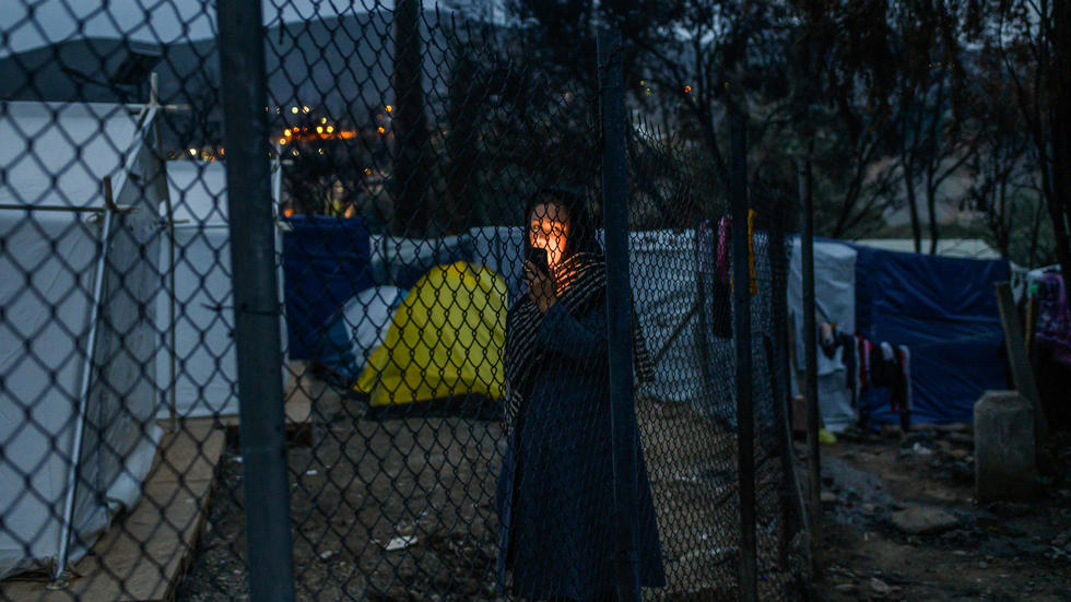 Greece to shut down three largest migrant camps