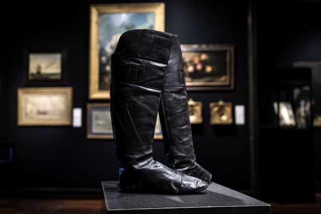 Napoleon’s boots fetch 117,000 euros at auction in Paris