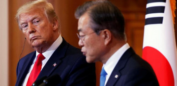 Trump, South Korea's Moon discuss trying to maintain talks with North Korea