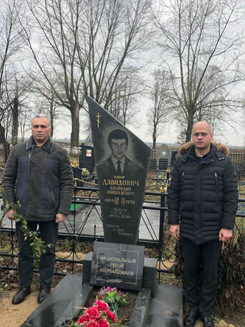 Azerbaijan’s military attaché apparatus personnel in Belarus visit mother of national hero