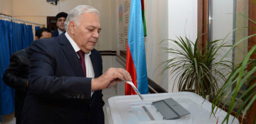 Azerbaijani parliament speaker votes in municipal elections 