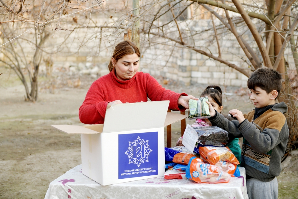 Heydar Aliyev Foundation distributes holiday gifts to low-income families