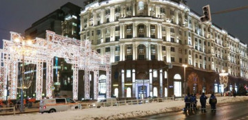 Moscow brings in artificial snow for New Year in mild winter