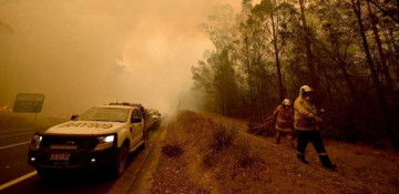Thunderstorms bring relief and risk to Australian bushfires
