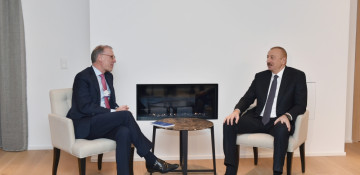 President Ilham Aliyev meets with Carlsberg Group CEO in Davos