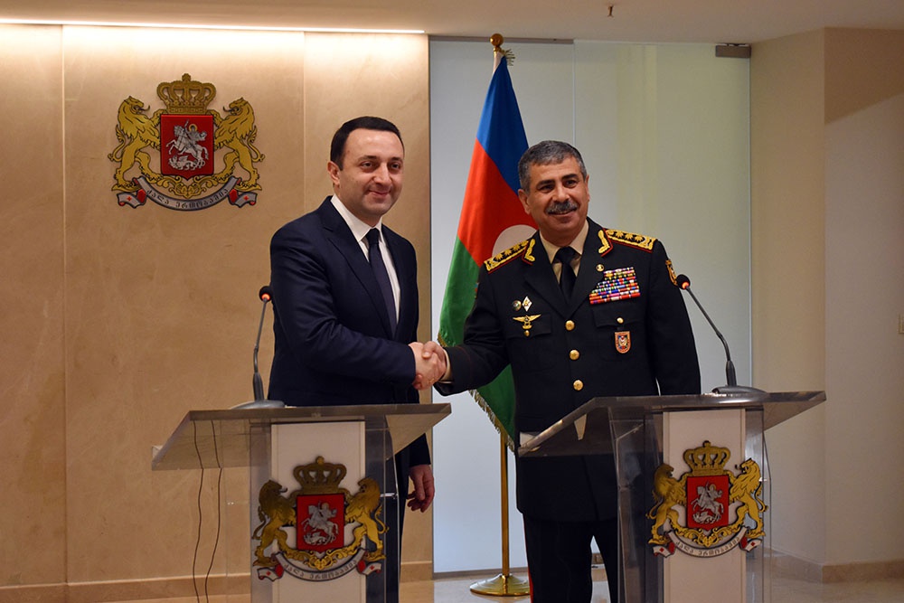 Azerbaijani, Georgian defense ministers hold meeting