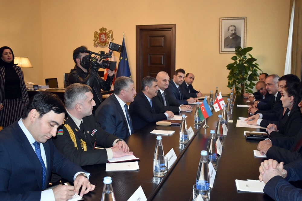 Azerbaijani defense minister meets Georgian parliament chairman 
