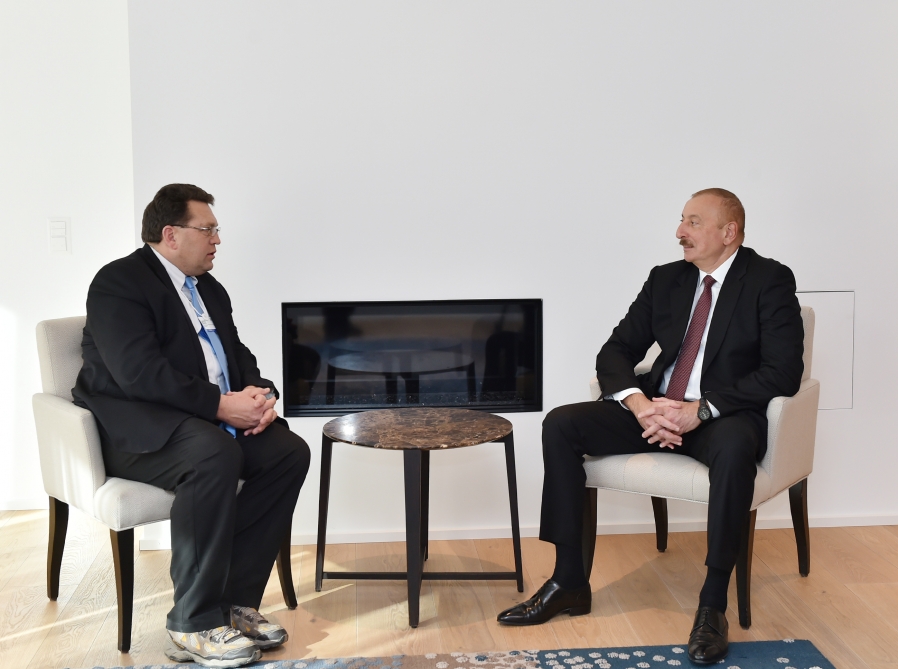 Azerbaijani president meets with Montreux mayor in Davos
