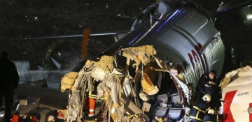 Plane crashes after landing in Istanbul, 21 injured