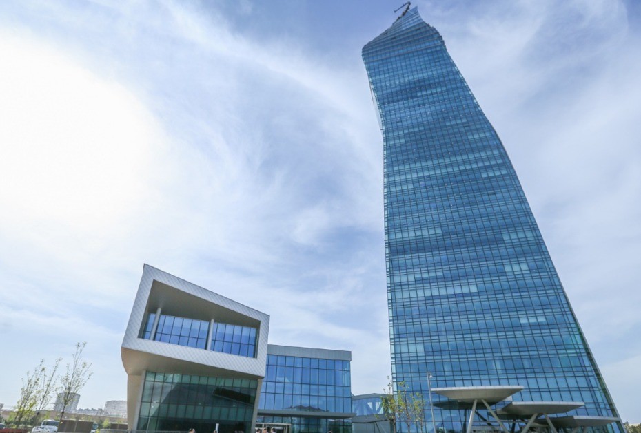 SOCAR evacuates oil workers amid severe weather warning