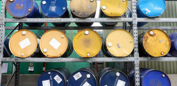 Oil prices fall on world markets