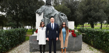 President Ilham Aliyev visited monument to great Azerbaijani poet and thinker Nizami Ganjavi in Rome