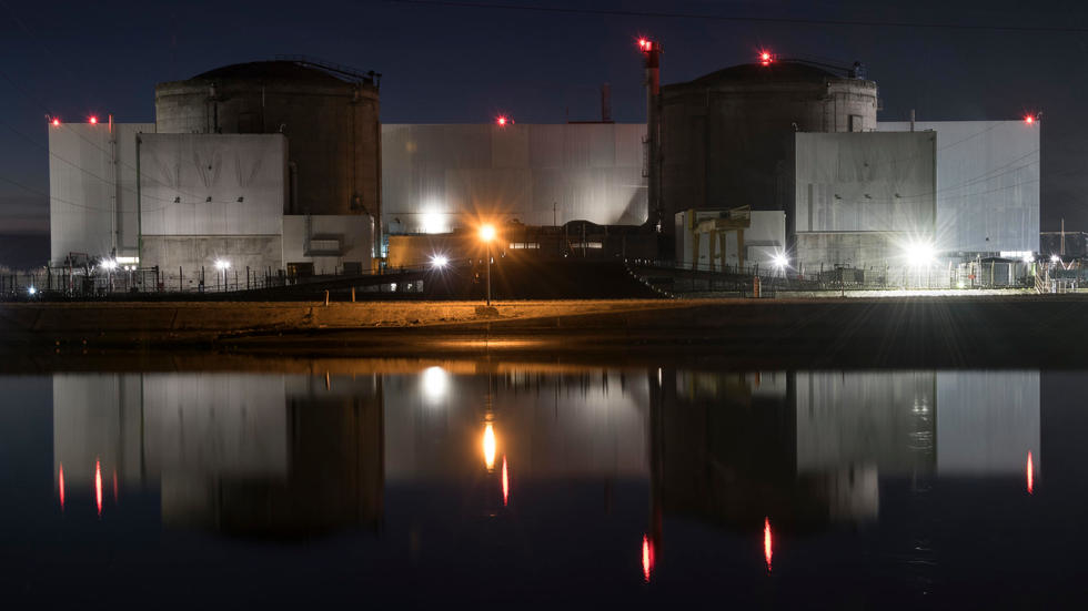 France begins shutting down oldest nuclear plant