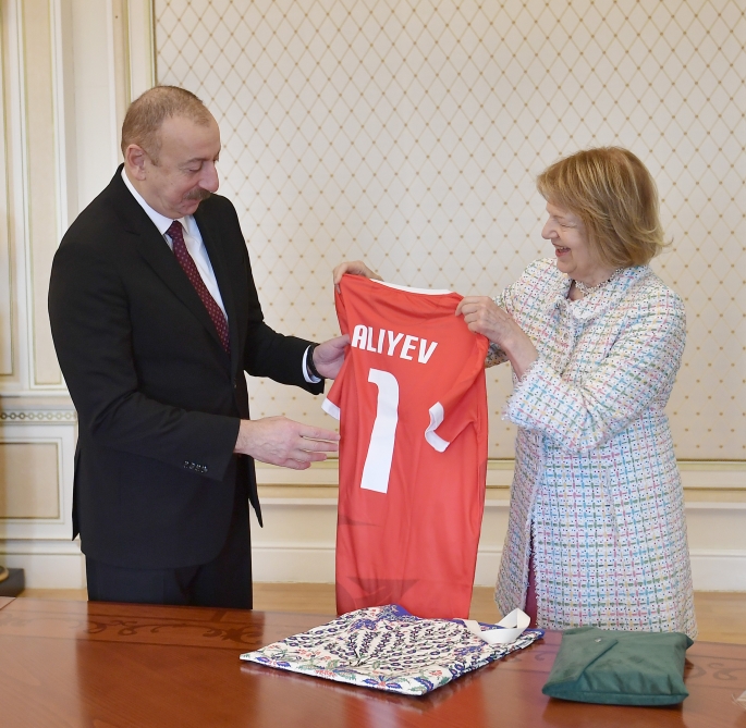 UK PM’s trade envoy presents Wales football team shirt to Azerbaijani president 