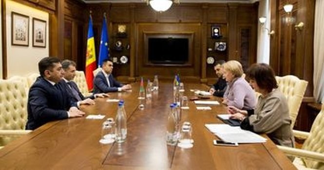Azerbaijani ambassador meets with Moldovan parliament speaker