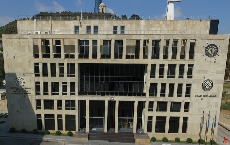 Azerbaijan suspends entry of Iranian ships