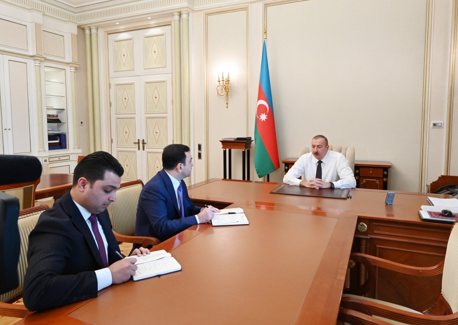 President Ilham Aliyev receives new heads of executive authorities of two districts 
