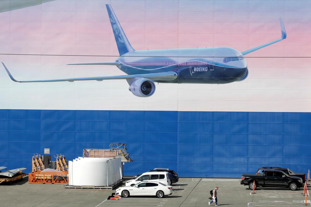 Boeing extends factory shutdown in Washington state