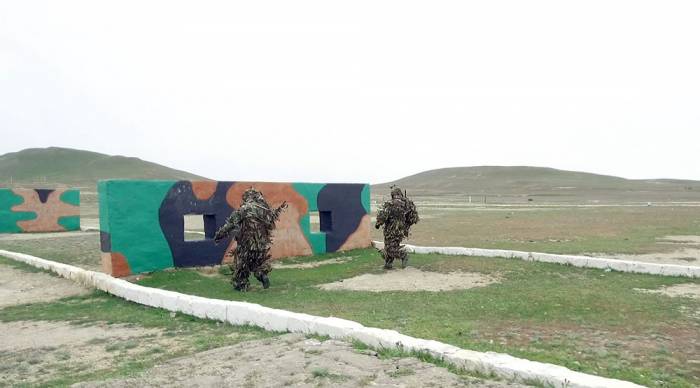 Azerbaijani army checks training of snipers (VIDEO)