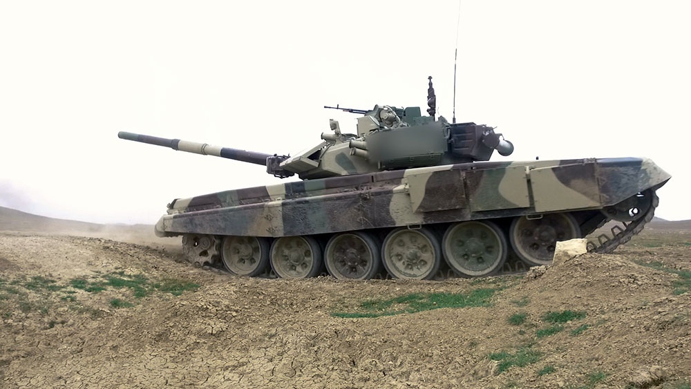 Azerbaijan MoD inspects combat readiness of tank units (VIDEO)
