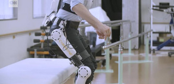 Wearable cyborg uses brainwaves to let people walk again