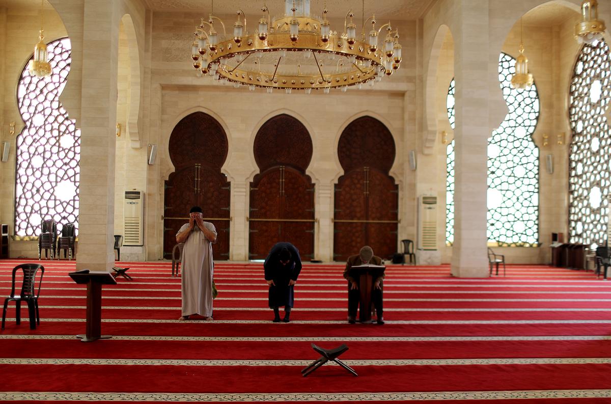 Islam's holiest sites emptied by coronavirus crisis as Ramadan begins