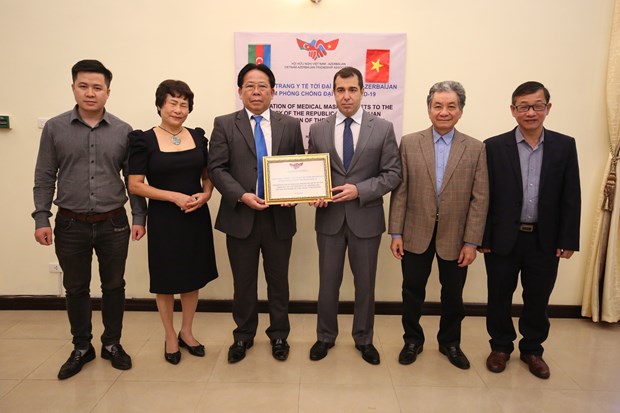 Vietnam presents 10,000 medical face masks to Azerbaijan