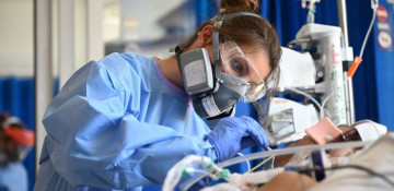 UK passes 200,000 coronavirus cases and 30,000 deaths