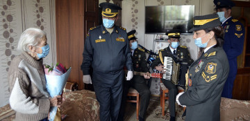 Azerbaijani military servicemen visit Great Patriotic War veterans