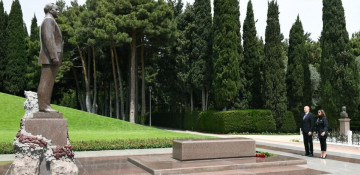 President Ilham Aliyev and first lady Mehriban Aliyeva visit tomb of national leader Heydar Aliyev