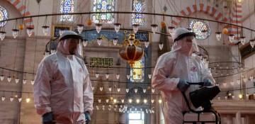 Turkish mosques open doors to communal prayers