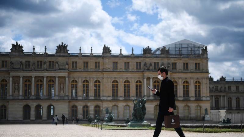 French coronavirus death toll rises to 29,920