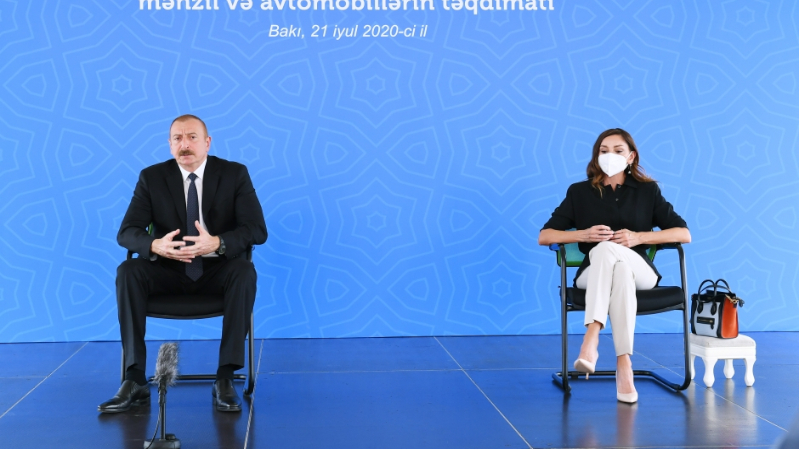 President Ilham Aliyev attends ceremony to give out apartments, cars to families of martyrs and war disabled