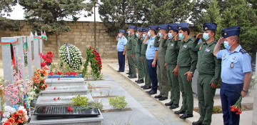 Defense Ministry delegation visits grave of military pilot Rashad Atakishiev