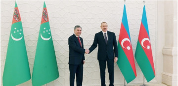 Azerbaijani, Turkmen presidents hold phone talk