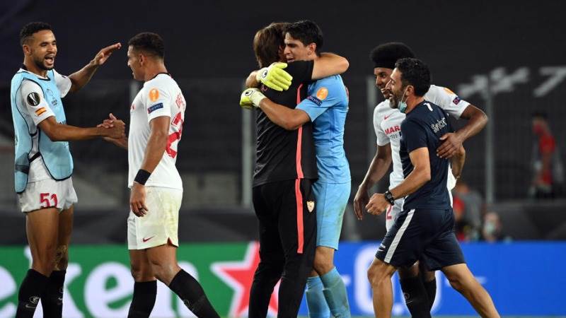 Sevilla beat Man Utd to reach Europa League final