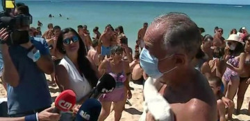 Portugal president helps rescue two women caught at sea