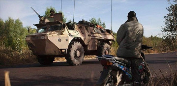 Mutinying soldiers detain Mali president and PM, worsening crisis