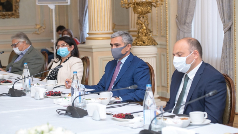 Assistant to Azerbaijani president meets prominent culture and art figures