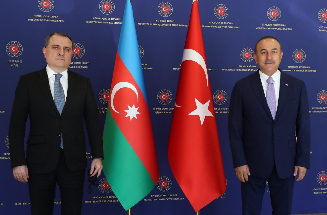 Azerbaijani, Turkish FMs hold phone talk