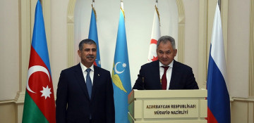 Azerbaijani, Russian defense ministers discuss military cooperation