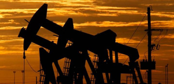 Oil treads water as huge Gulf of Mexico storm shuts output