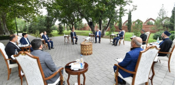 Assistant to Azerbaijani president meets with religious figures in Ganja