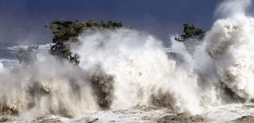 Japan’s Meteorological Agency warns of strong waves comparable to tsunami